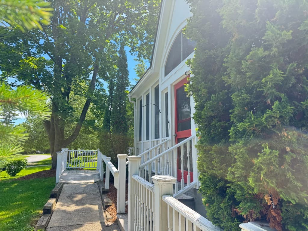 VelocityMaid property readiness service at Vermont rental side entry