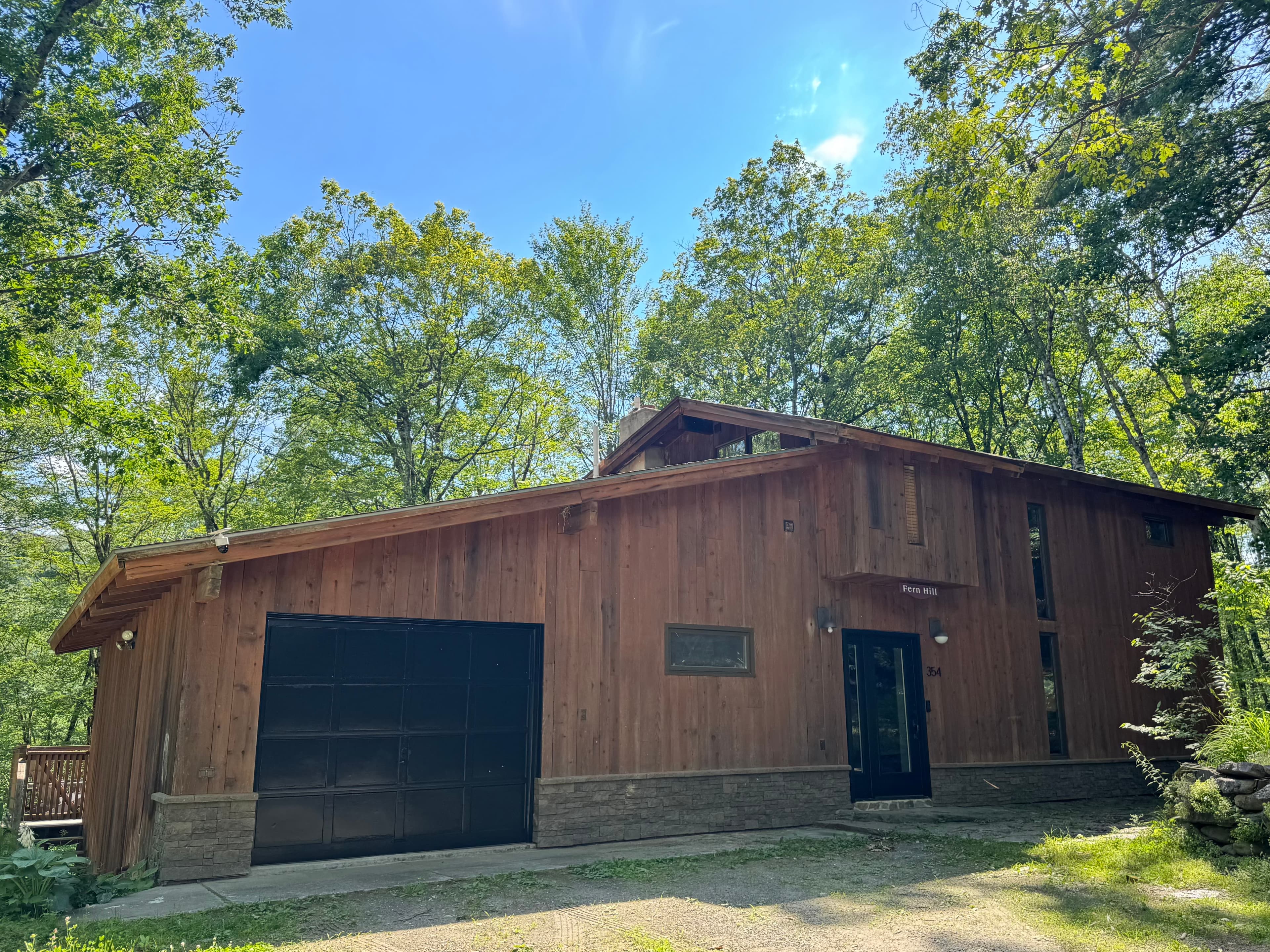 VelocityMaid vacation rental exterior in Perkinsville, VT