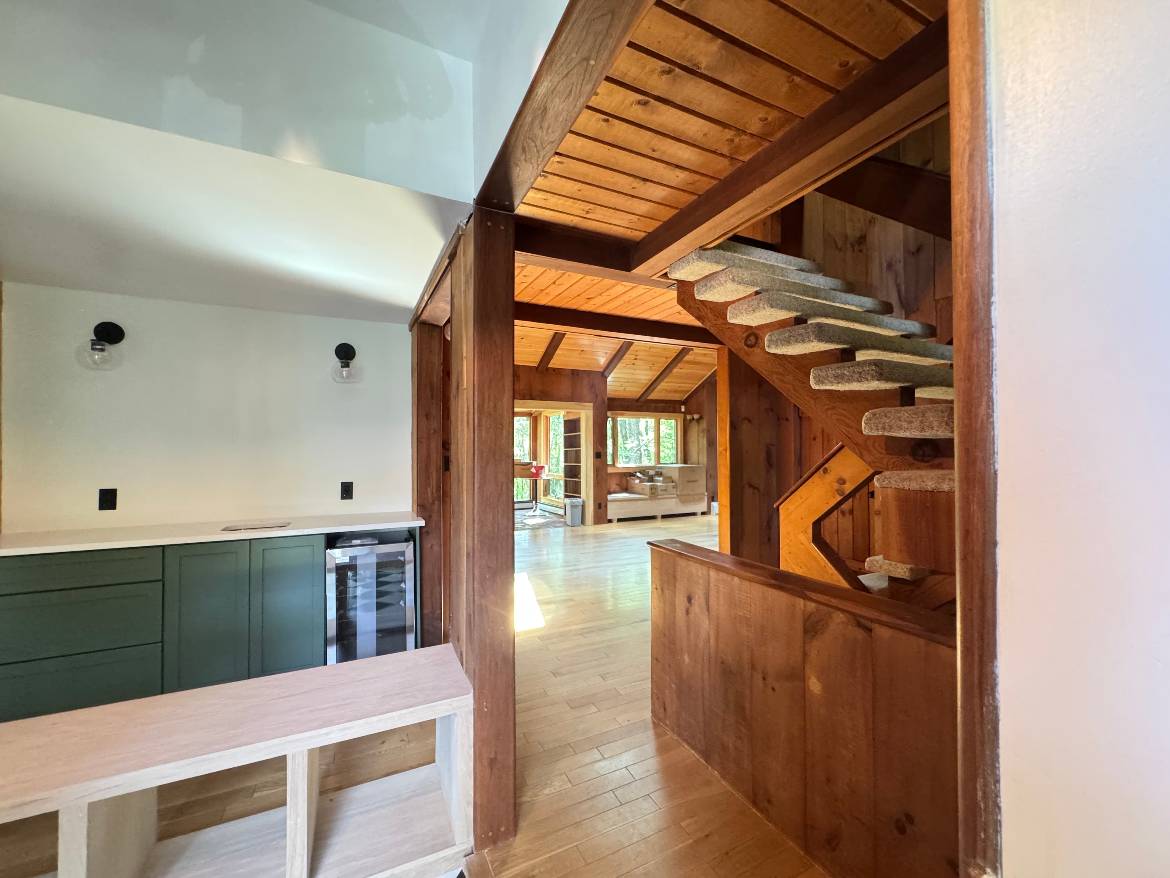 VelocityMaid vacation rental living room in Perkinsville, VT